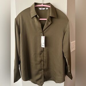 Uniqlo Casual Button Down Shirt in Olive
